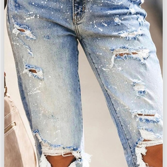 New from our boutique these beautiful wash with paint splatter distressed jeans! - Picture 2 of 2
